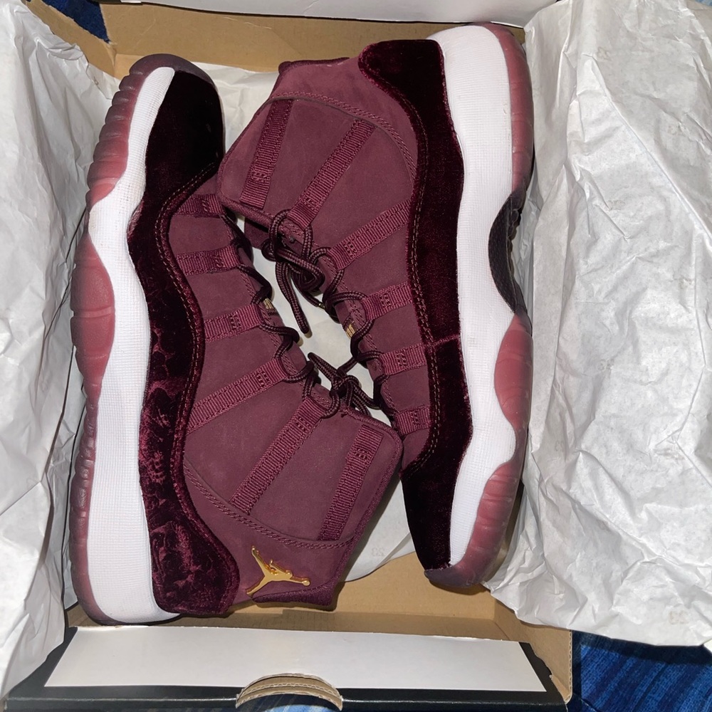 Like new Jordan 11 velvets